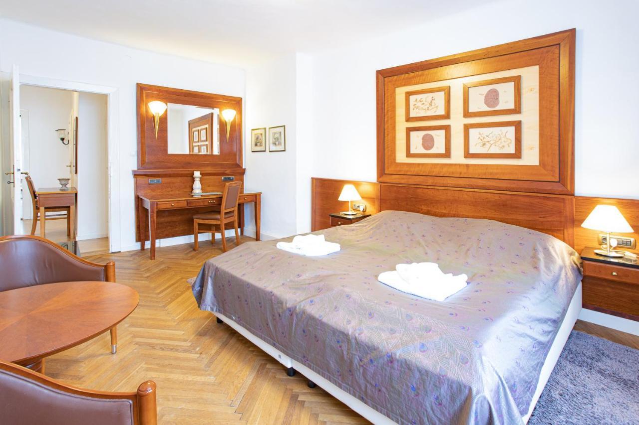 Melissa Apartments カルロヴィ・ヴァリ エクステリア 写真